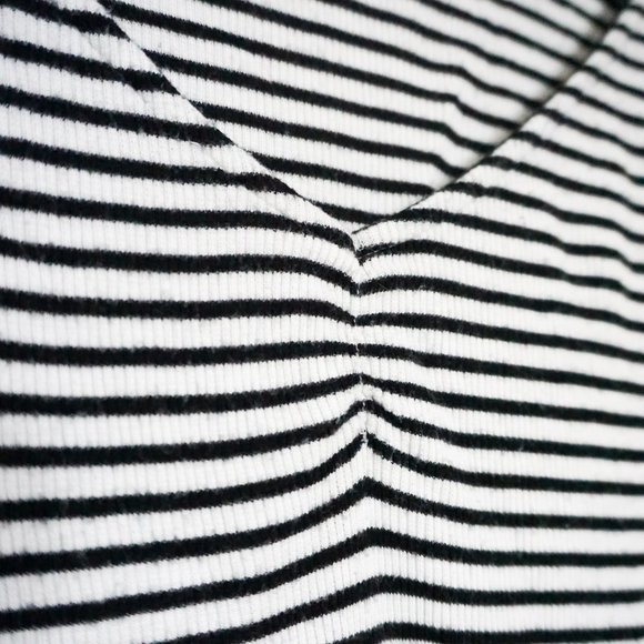 Forever 21 Cropped V Neck T Shirt - Picture 2 of 3